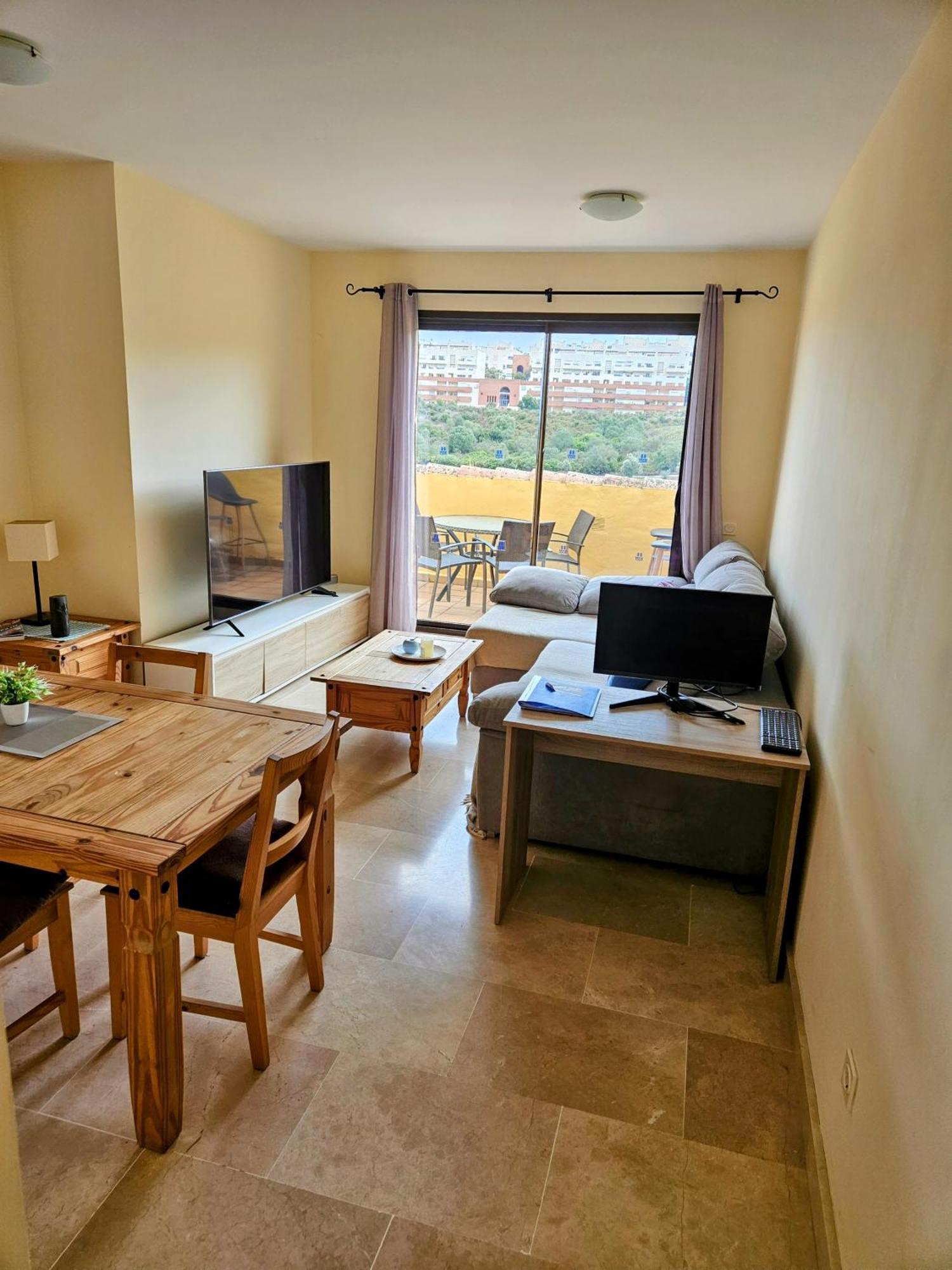 Duquesa 2 Bed With Sea And Golf Views And 5 Pools *